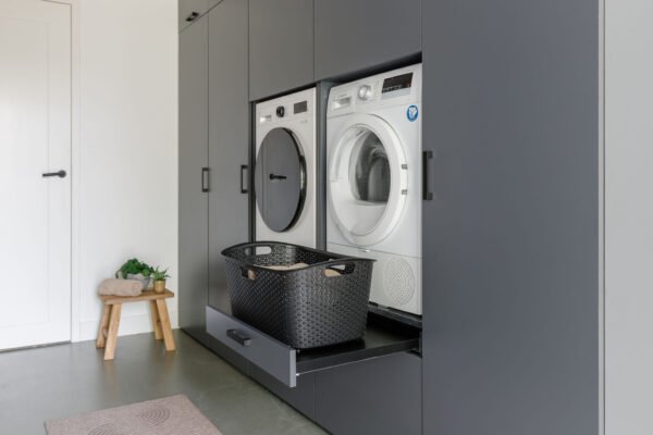 Wasombouw wasmachinekast met geïntegreerde wasmachine en droger, toont 100% MDF constructie, dubbele wanddikte, extra dikke bodemplaat en 300kg draagvermogen