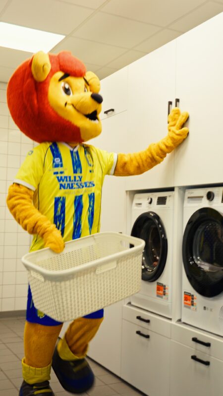 Ricky de leew x Wasombouw - samenwerking RKC Waalwijk. Wasmaschinekast bij de voetbalclub